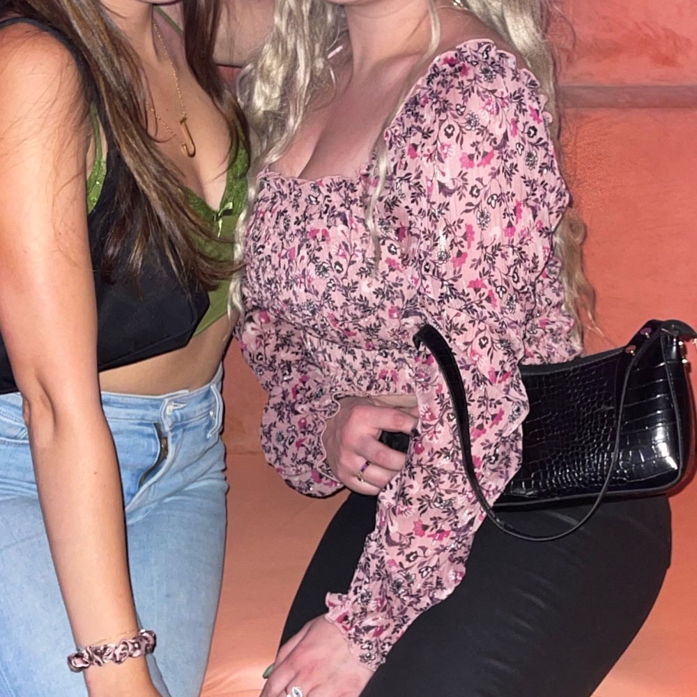 SOCIALITE CROP TOP
